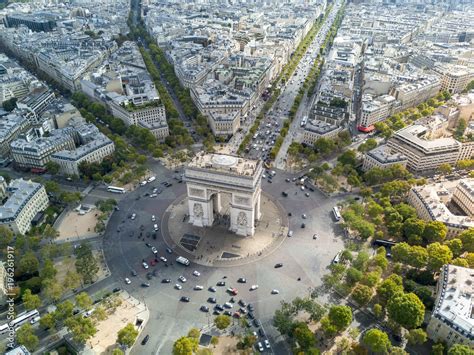 Aerial view of Arc de Triomphe Stock-Foto | Adobe Stock