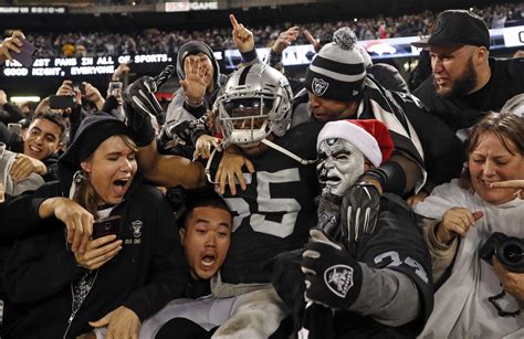 Raiders beat Broncos 27-14 in potential Oakland farewell