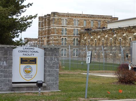 Video shows inmates during riot at Lansing Correctional Facility | KSNT ...