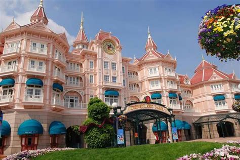 Disneyland hotel | Disneyland paris, Disneyland hotel, Magic kingdom hotel