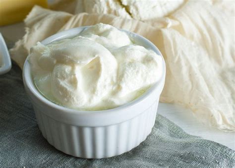 Crème Fraiche Substitute: What Can You Use Instead? Make Creme Fraiche, Creme Fraiche Sauce ...