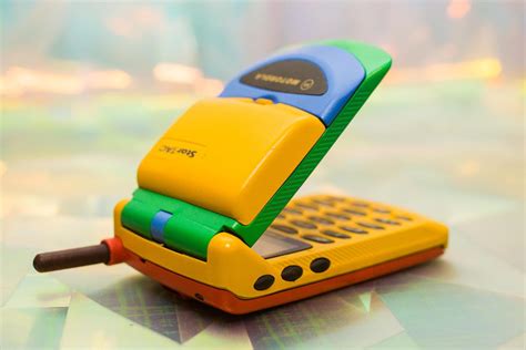 Legendary Motorola StarTAC: Revisiting the world's first flip phone - CNET