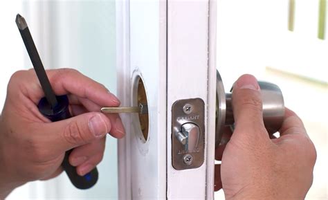 How to Tell if You Need Door Repair - Locked In N Out