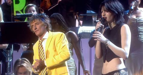 Rod Stewart Puts On A Show-Stopping Performance Of ‘I Don’t Want To Talk About It’ With Amy ...