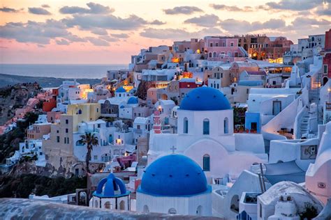 Two Amazing Spots to Watch the Sunset in Oia, Santorini | Earth Trekkers