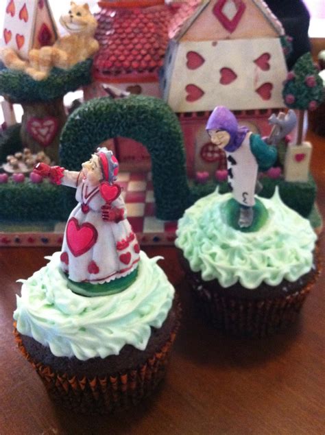 The Brighter Writer: Alice in Wonderland Cupcakes