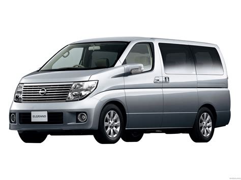 Fotos de Nissan Elgrand E51 2002