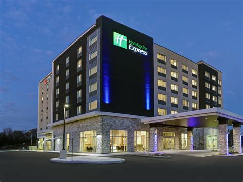 Holiday Inn Express Kingston West - Kingston,