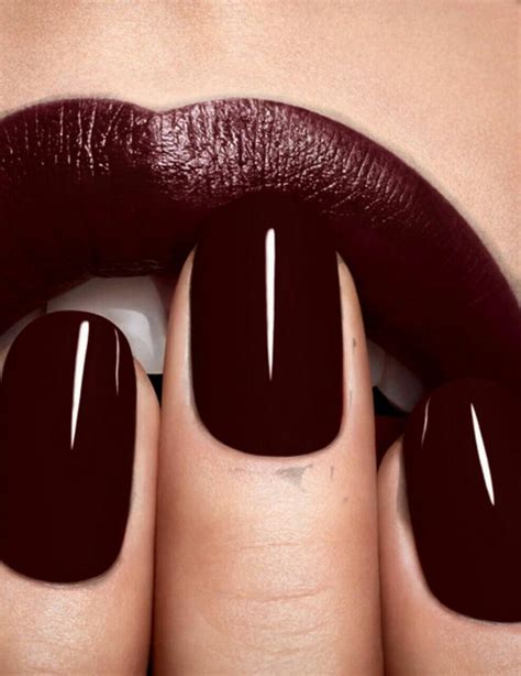 Pin by Majid T on Unhas | Nail colors, Burgundy nails, Dark nails