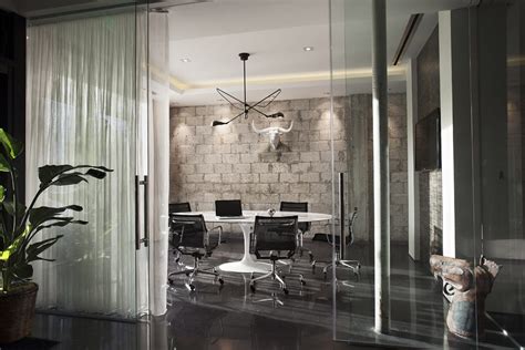 » Increase in the Use of Sliding Glass Doors as Office Fronts