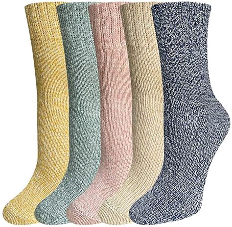 The Best Winter Socks, According to Amazon Reviews | Who What Wear