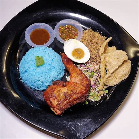 Aromatic Herb Rice / Nasi Kerabu it’s a mix of Sea & Land 🇲🇾 | Aromatic herbs, Nasi kerabu, Herb ...