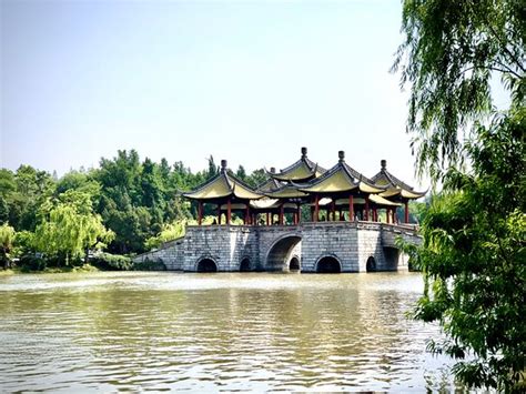 Slender West Lake (Yangzhou): UPDATED 2020 All You Need to Know Before ...