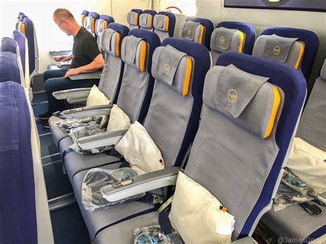 Review: Lufthansa Economy Class, Boeing 747-8 to Los Angeles