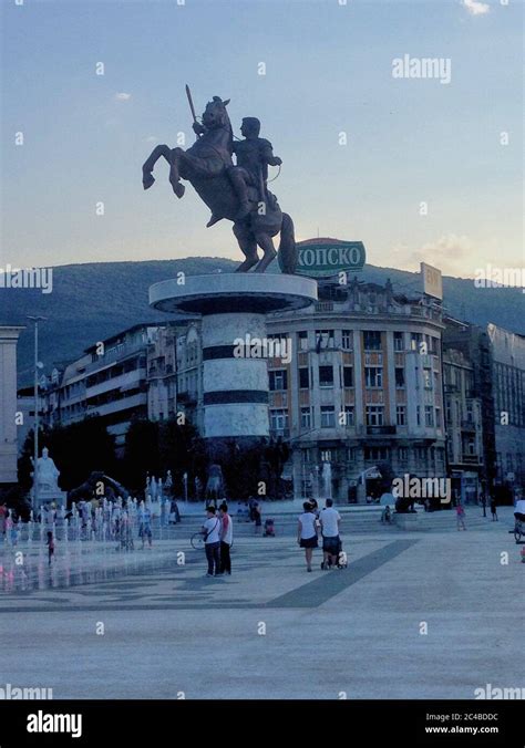 Estatua alejandro magno fotografías e imágenes de alta resolución - Alamy