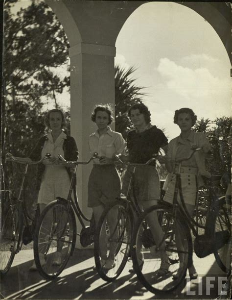 30 Wonderful Vintage Photographs of Women Posing With Their Bicycles ...