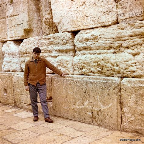 Then and Now: Western Wall Plaza - BiblePlaces.com