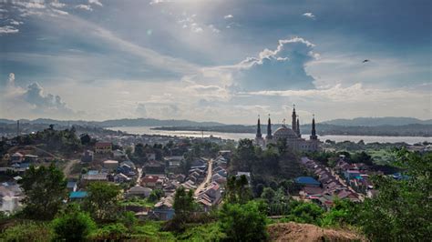 Along Mahakam River At Samarinda City Stock Photo - Download Image Now - iStock