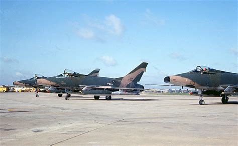 F-100D in Vietnam | Fighter aircraft, Military pictures, Usaf