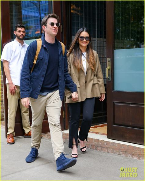 Olivia Munn Joins Boyfriend John Mulaney En Route to His MSG Show ...