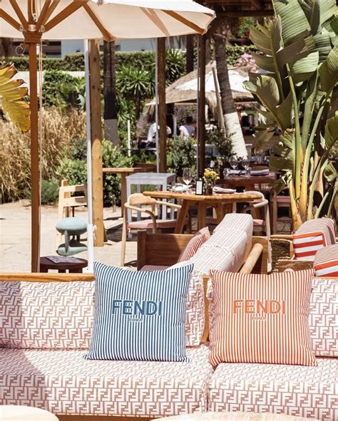 FENDI Transforme Le Puente Romano Beach Resort En Un Paradis De La Mode - ESSENTIAL HOMME