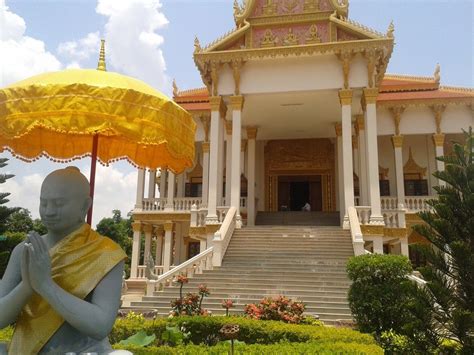 Cambodia Phnom Penh Temple of 10 000 Buddhas Phnom Penh, Cambodia, Taj Mahal, Temple, Building ...