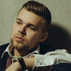 Jamie Johnson - Age, Family, Bio | Famous Birthdays