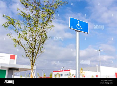 Blue rectangle traffic sign for the disabled people, handicapped sign with wheelchair Stock ...