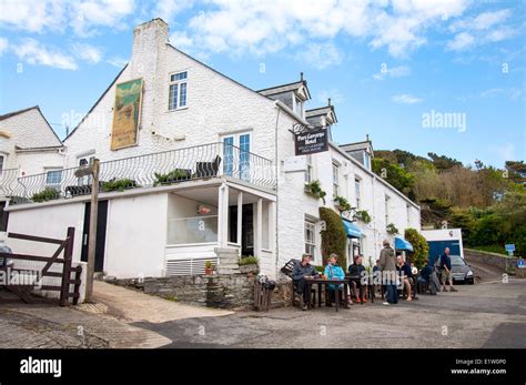 Port Gaverne Hotel at Port Gaverne Cornwall England UK Stock Photo - Alamy