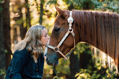 Horse Photography (Pro Tips, Settings, Editing, Examples) - Horse Rookie