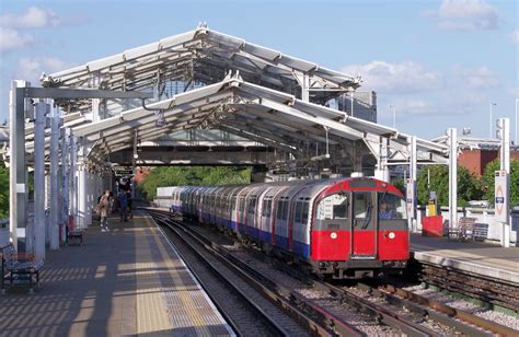 Hillingdon Underground Station (Hillingdon, 1992) | Structurae