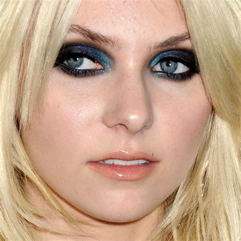 Taylor Momsen Makeup: Black Eyeshadow, Blue Eyeshadow, Charcoal ...