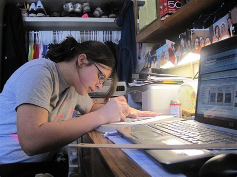 studying | studying in dorm room | English106 | Flickr