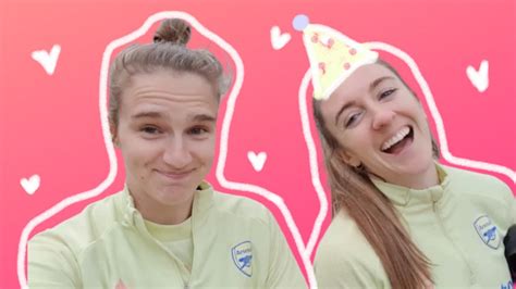 Vivianne Miedema and Lisa Evans - the cutest couple ever - YouTube