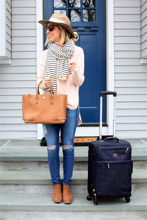 40 Comfy Travel Outfits Ideas for a Superb Trip