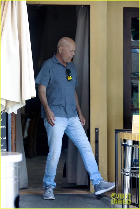 Bruce Willis Enjoys Rare Lunch Outing Since Retiring Due to Aphasia ...