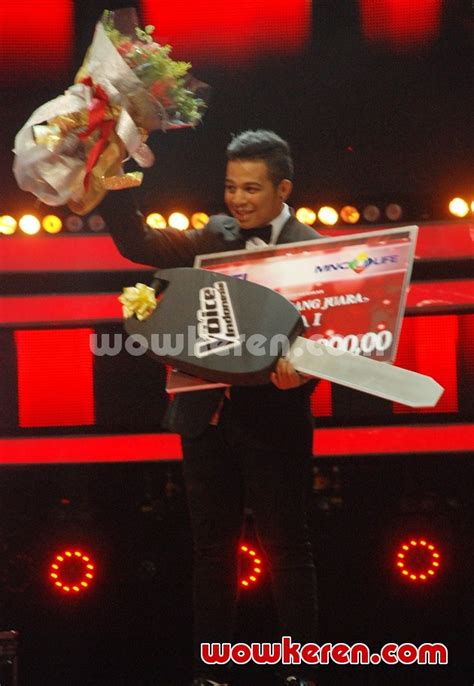 Gambar Foto Mario G. Klau Juarai The Voice Indonesia 2016 - Foto 2 dari 23