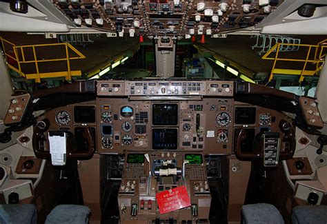 Jet Airlines: Boeing 767 Cockpit