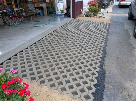 I CAN DO THIS - A CINDER BLOCK PATHWAY FROM THE PATIO TO THE SHED - ELEVATING AT AN ANGLE TO ...