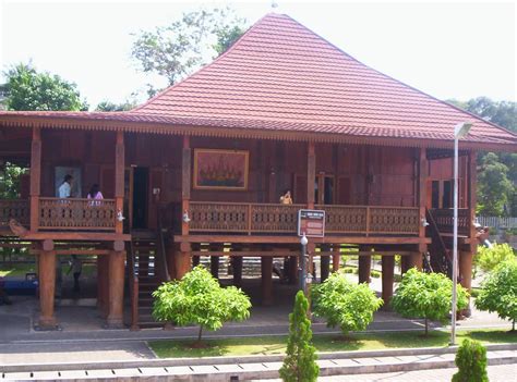 Rumah Adat Lampung | Rumah Adat Indonesia