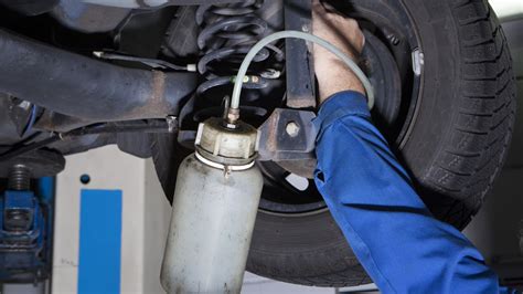 How to Bleed Brakes (Step-By-Step Guide + 4 FAQs) | AutoNation Mobile ...