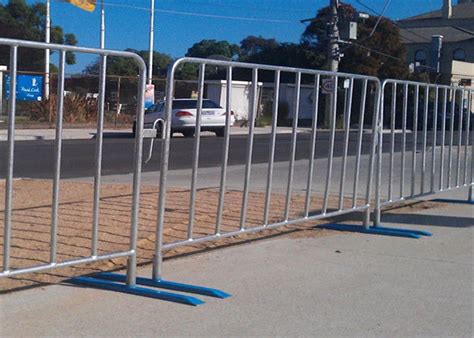 Mobile Pedestrian Portable Crowd Safety Barriers 1.2*2.1m Color Fence