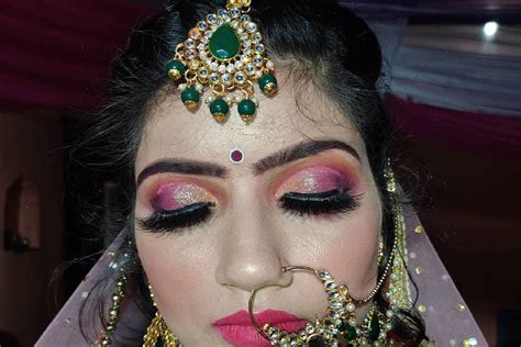 Radha Makeovers - Makeup Artist - Dashaswmedh Road - Weddingwire.in