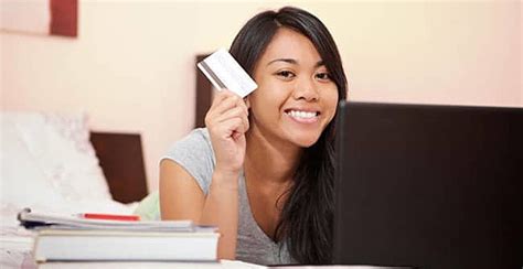 7 Best Credit Cards for Students (2023)