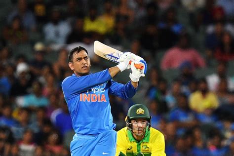 India cricket legend MS Dhoni announces retirement from international ...