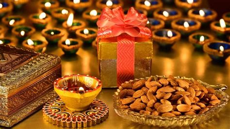 Diwali Gift: दिवाली पर इन उपहारों को देने से बिगड़ सकते हैं रिश्ते, मां ...