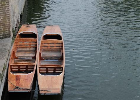 What Is A Punt Boat? A Guide To The Traditional Watercraft - Maritime Page