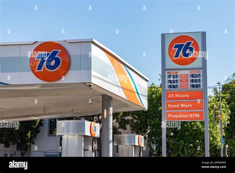 76 gas station hi-res stock photography and images - Alamy