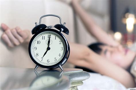 Easy Way To Wake Up In The Morning Involves A Cookie Tin Lid | HuffPost