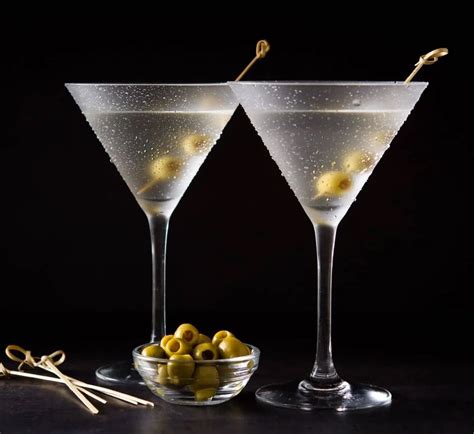 Dry Martini Cocktail Recipe | Cocktail Society